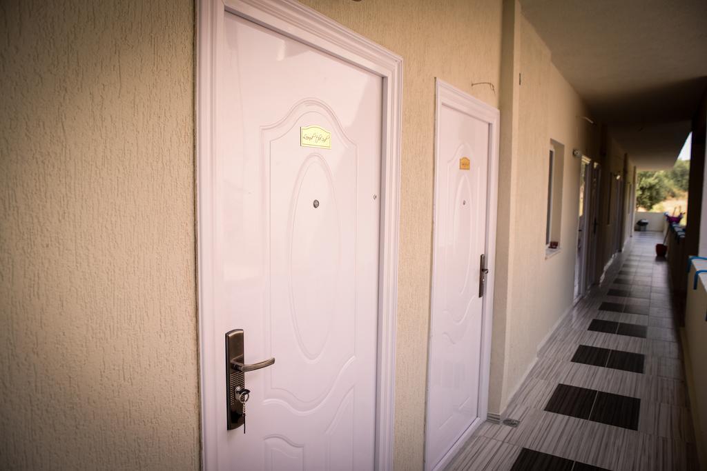 Crown Hotel Неа Скиони Екстериор снимка