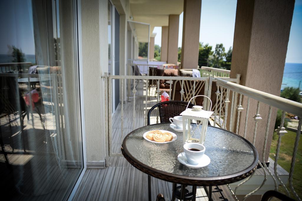Crown Hotel Неа Скиони Екстериор снимка