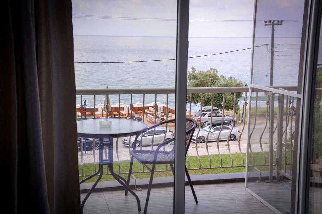 Crown Hotel Неа Скиони Стая снимка
