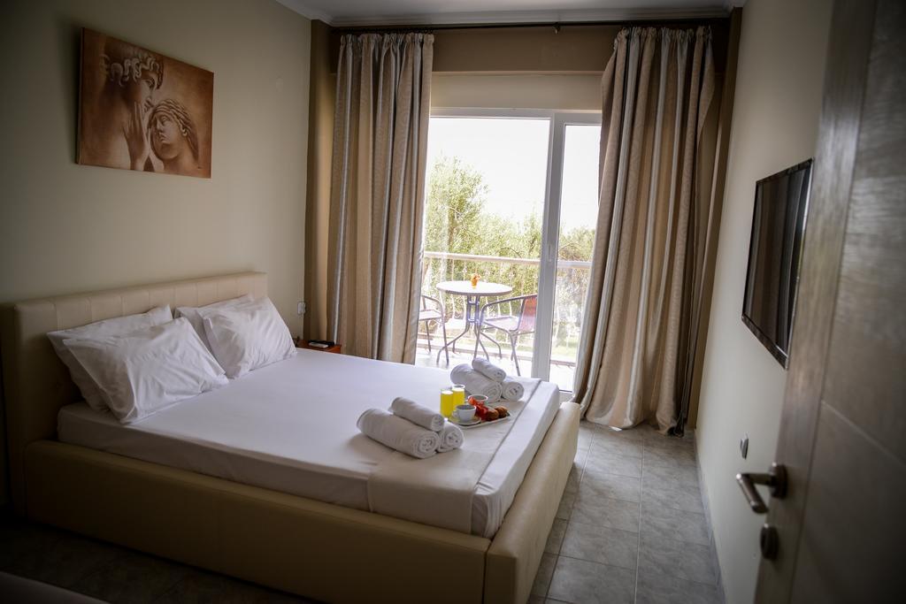 Crown Hotel Неа Скиони Стая снимка