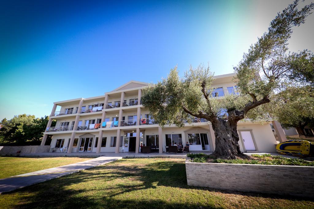 Crown Hotel Неа Скиони Екстериор снимка
