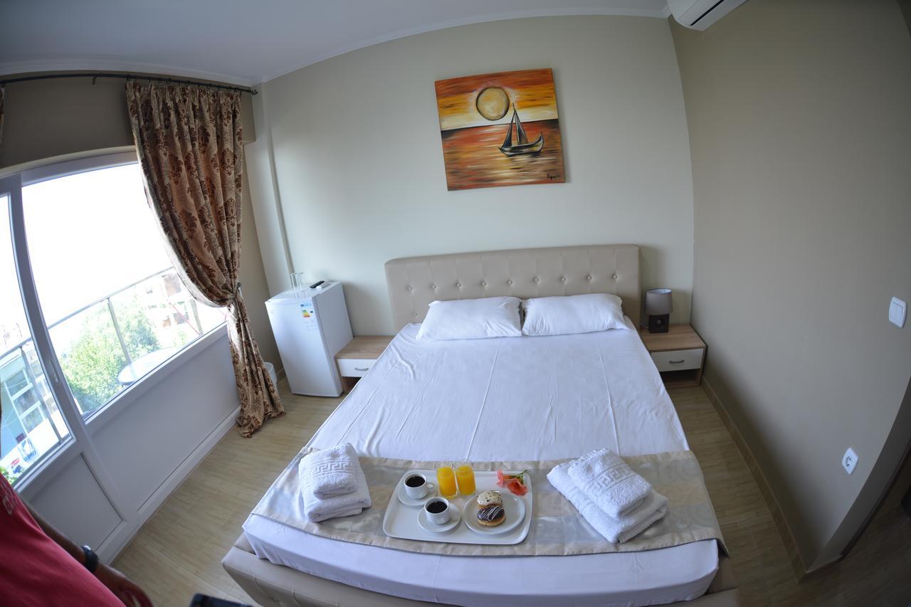 Crown Hotel Неа Скиони Екстериор снимка